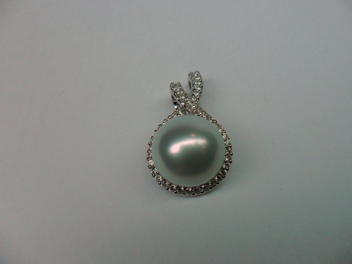 South Sea Pearl Pendant with Brilliant White Gold